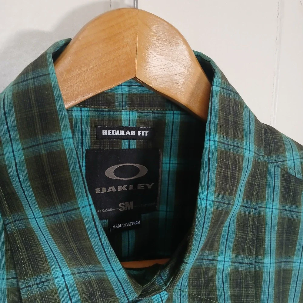Oakley Button Up Shirt Mens Small Teal Black Plaid Regular Fit Cotton 401271SSFR